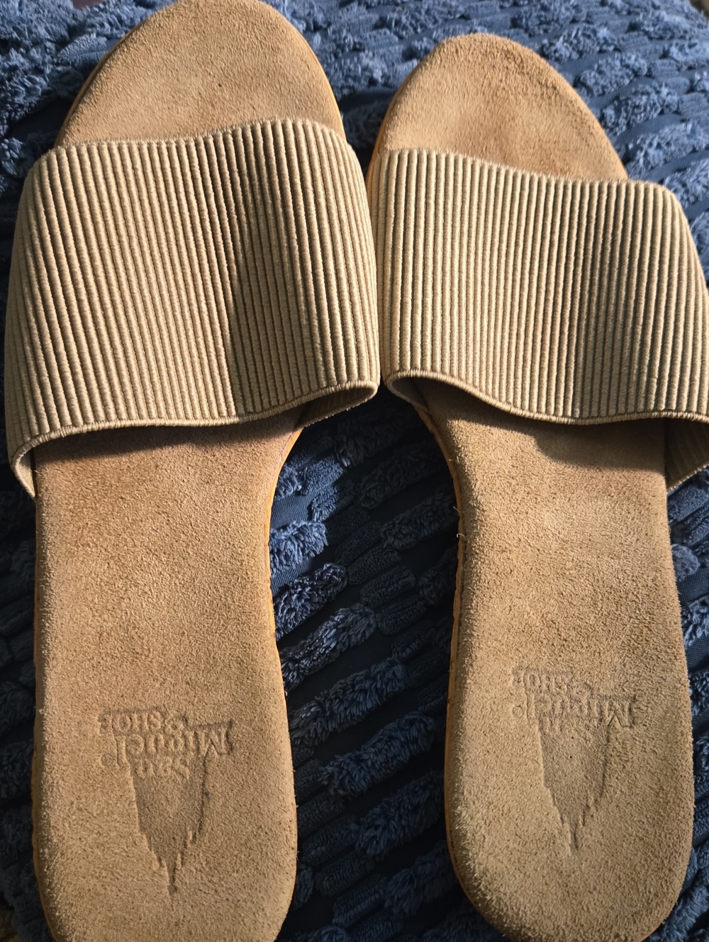 Women’s Suede Slide Sandals in Tan